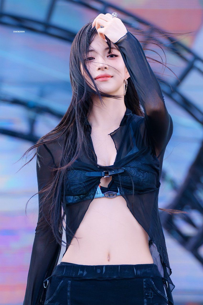 일자배꼽 섹시한 허리라인 프로미스나인 이채영