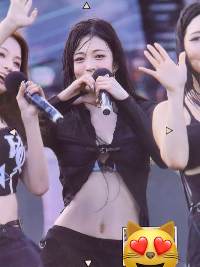 일자배꼽 섹시한 허리라인 프로미스나인 이채영