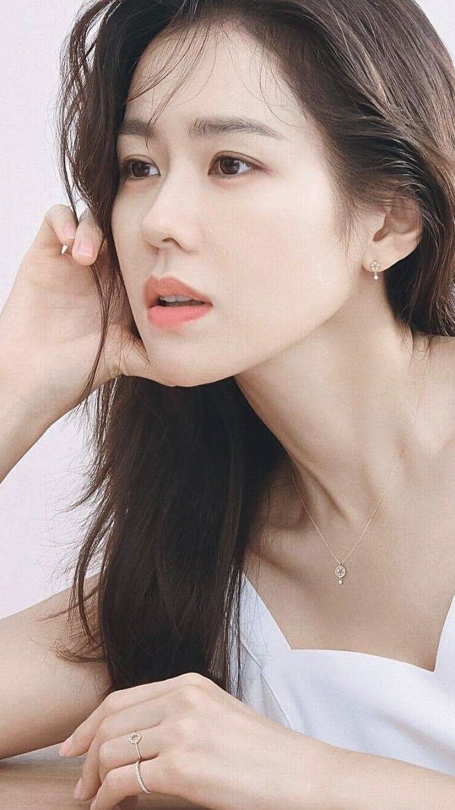 배우 손예진