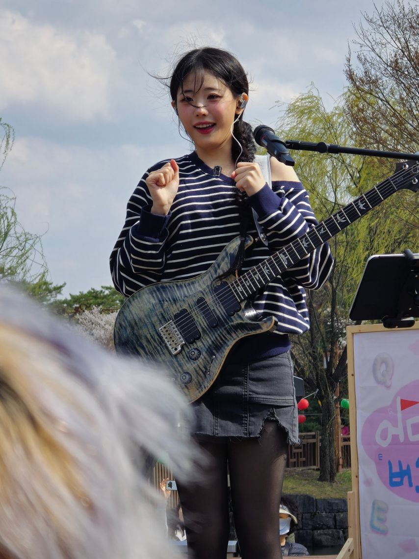 QWER 상큼한 히나에 미소