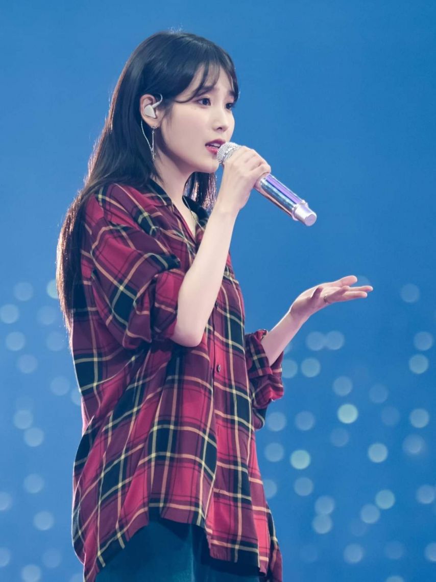 배경이 영화같은 아이유 콘서트 고화질