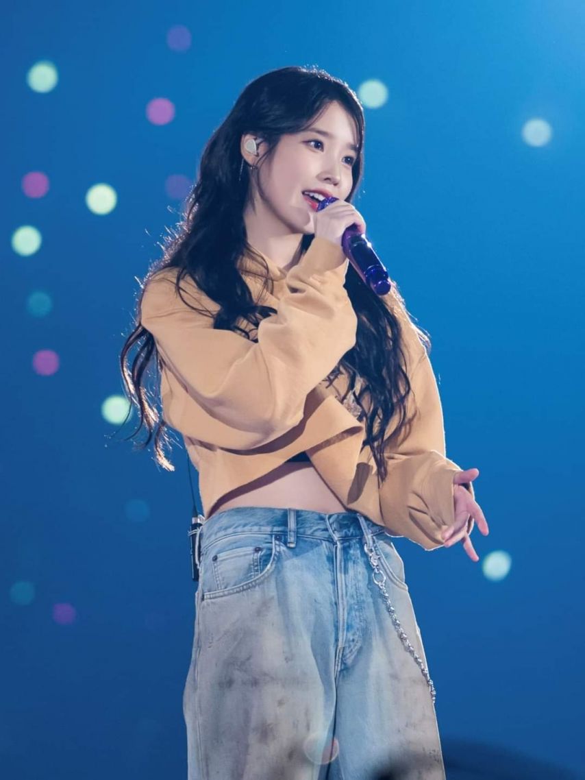 배경이 영화같은 아이유 콘서트 고화질
