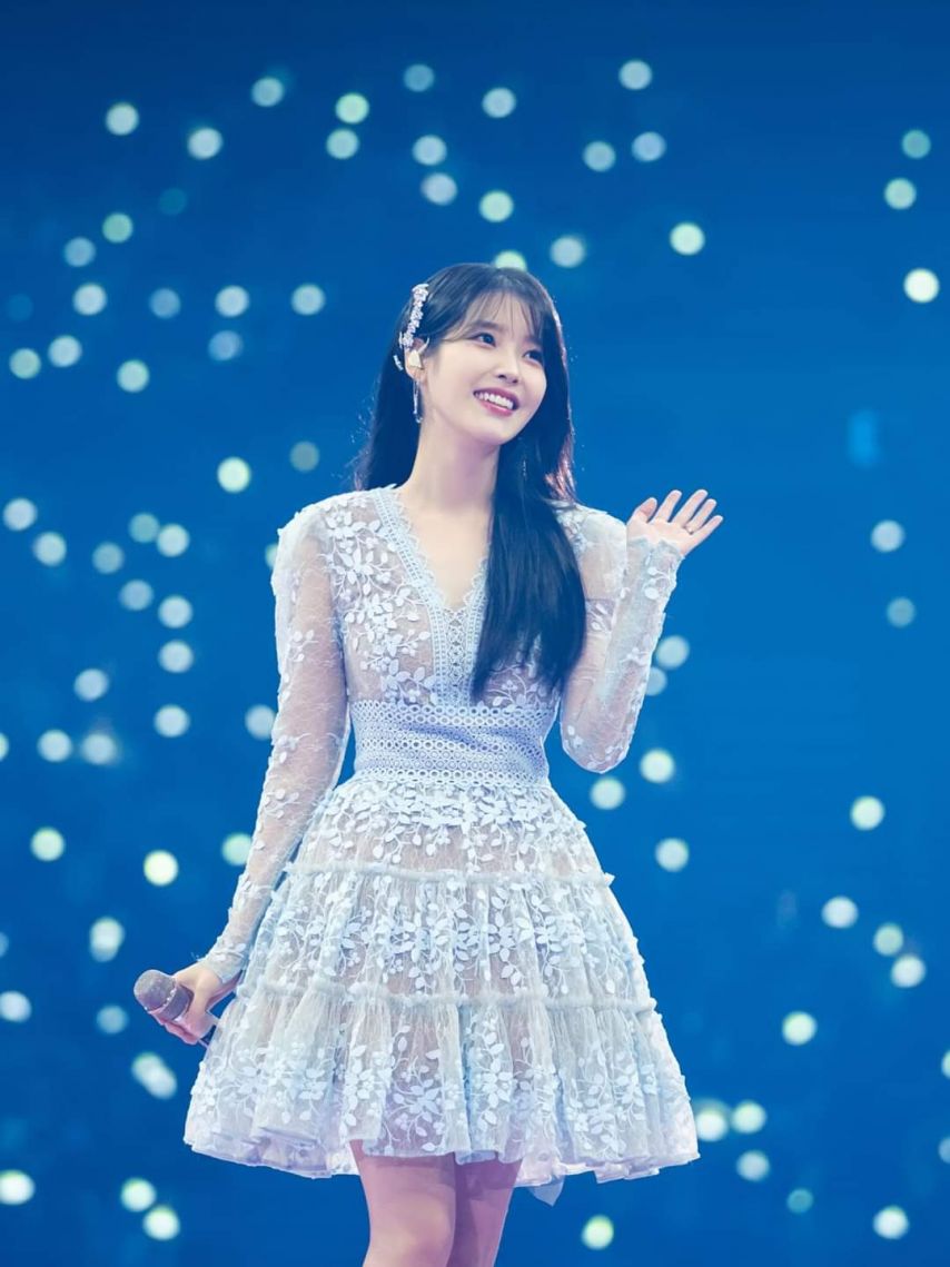배경이 영화같은 아이유 콘서트 고화질