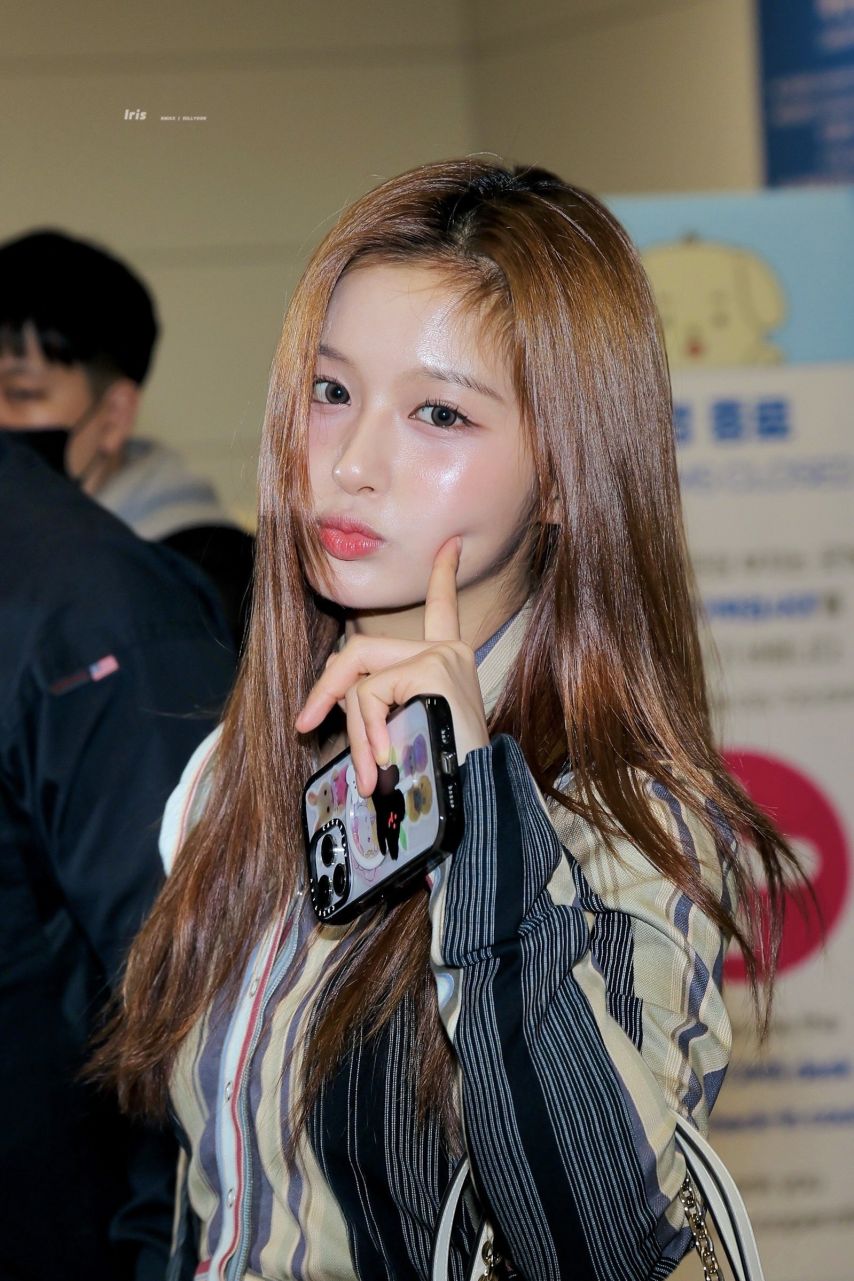 홍콩으로 출국하는 엔믹스 설윤