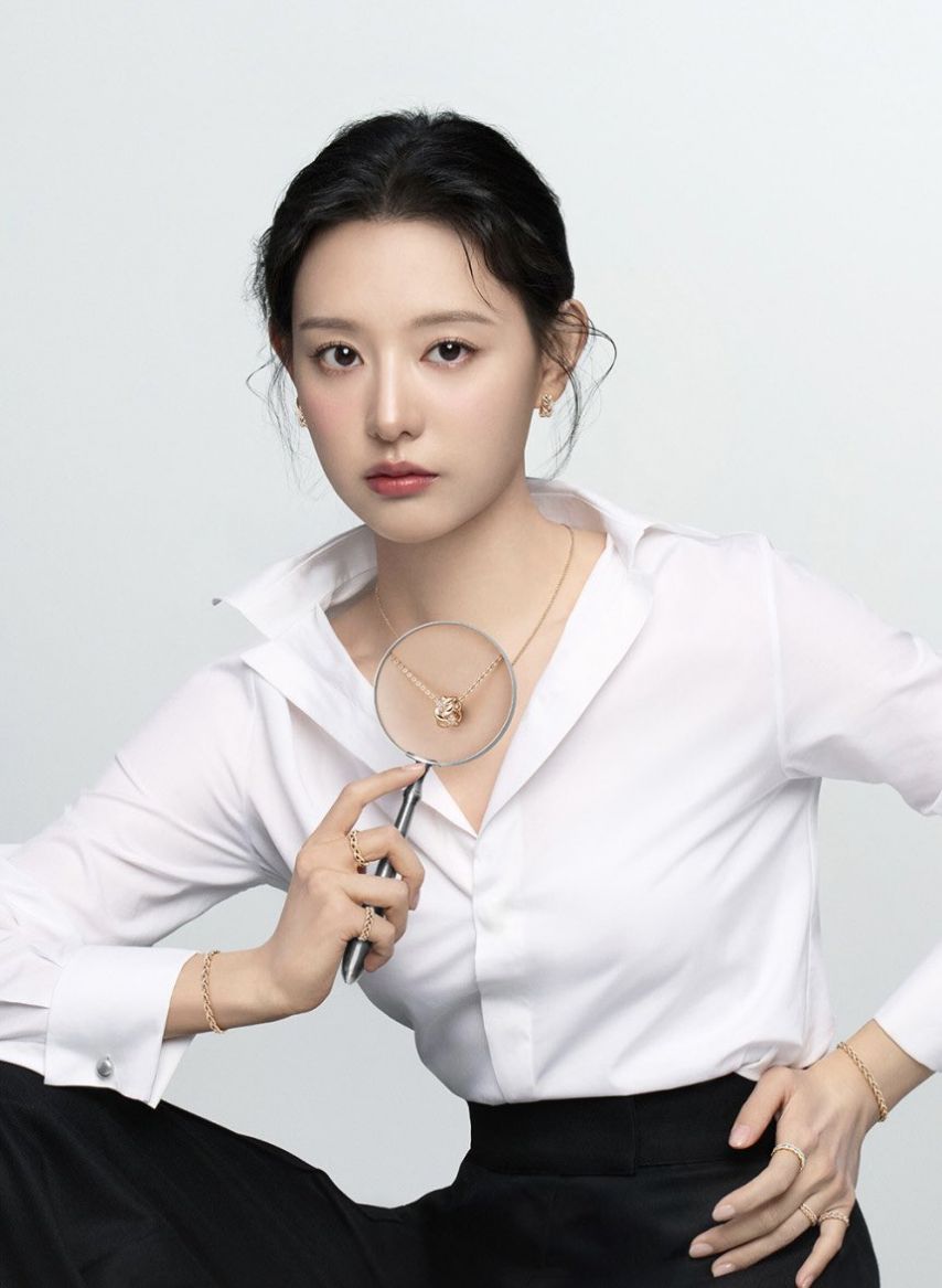 김지원 스톤헨지 새 화보.jpg