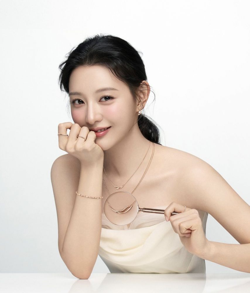 김지원 스톤헨지 새 화보.jpg