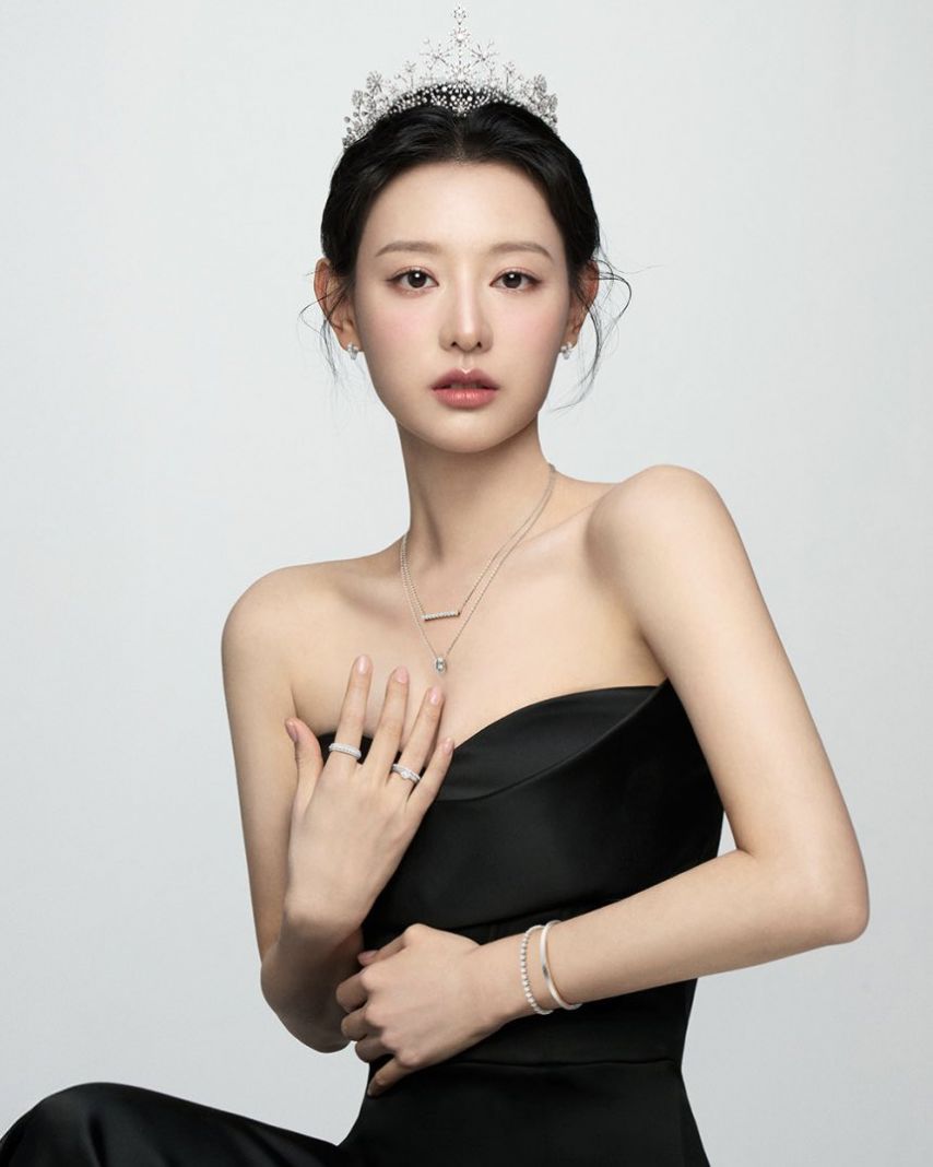 김지원 스톤헨지 새 화보.jpg