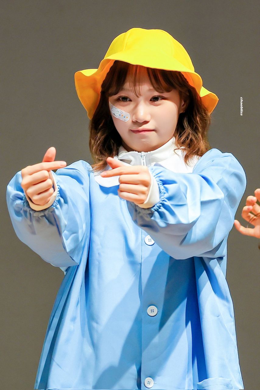 [르세라핌] 어른 김채원 유치원생
