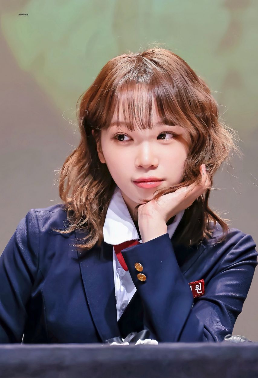 [르세라핌] 김채원 교복 볼살