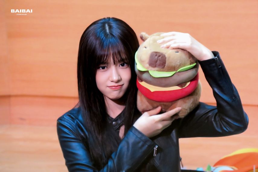 유쾌한 안댕댕 안유진 (아이브)