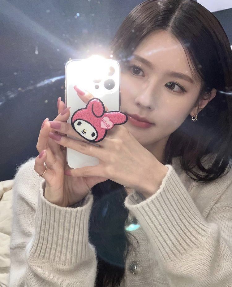 아이들 미연 셀카속 빛이나는 미모