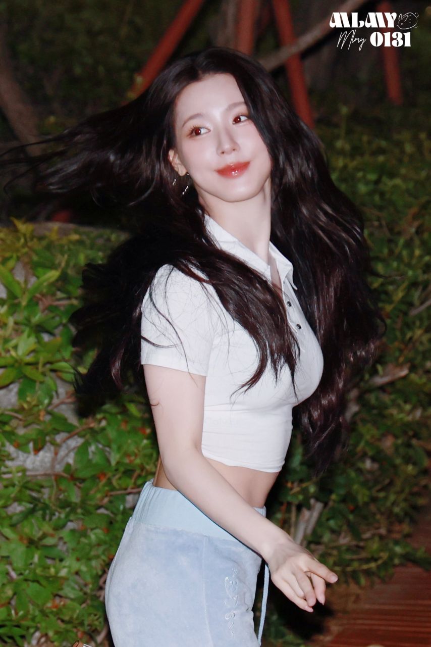 아이들 미연 셀카속 빛이나는 미모