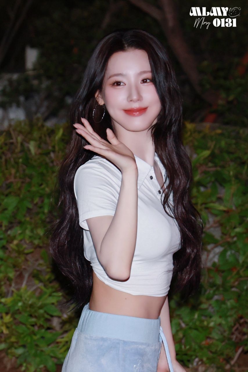 아이들 미연 셀카속 빛이나는 미모