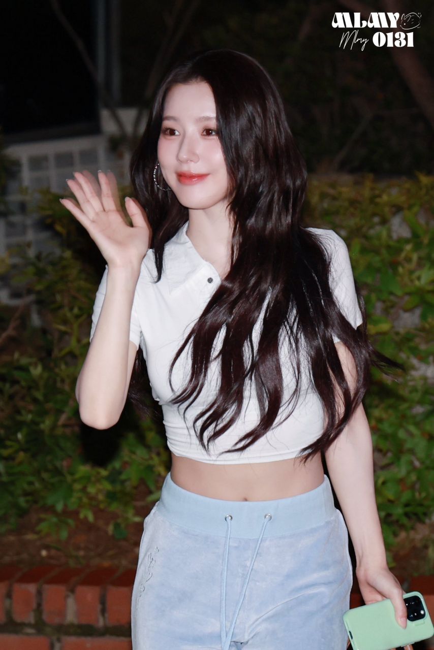 아이들 미연 셀카속 빛이나는 미모