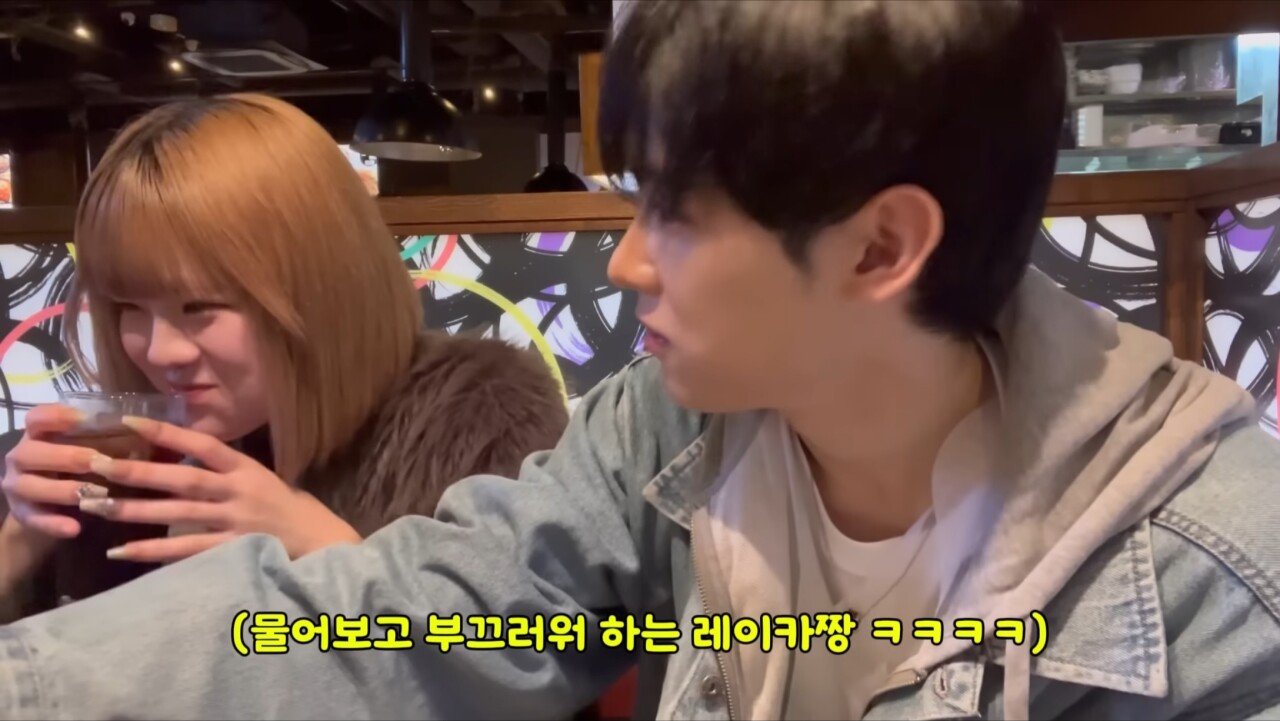 자꾸 이유없이 웃는 일본녀