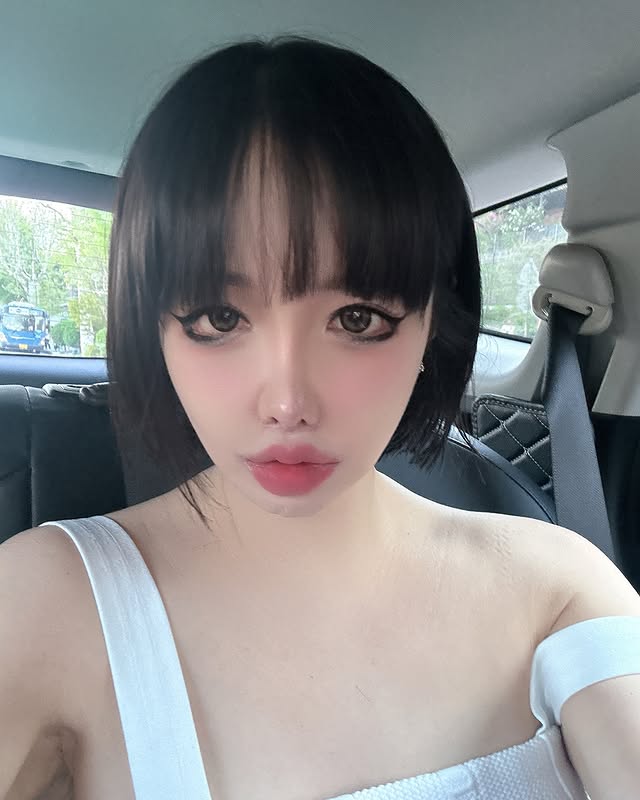 박봄 (2NE1)