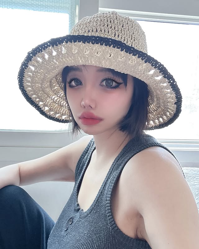 박봄 (2NE1)