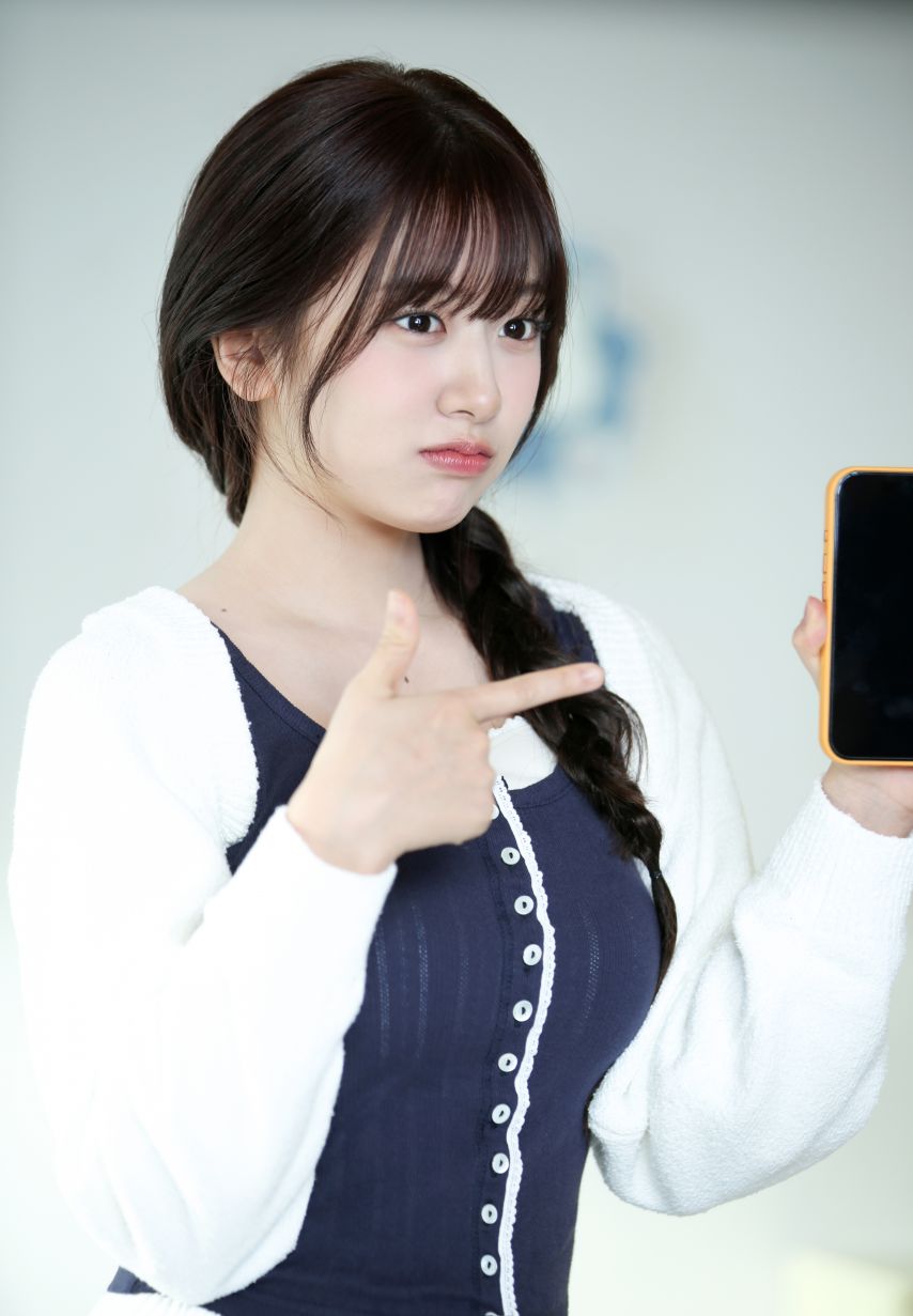 아이브 안유진, 레이 X ‘포켓몬 카드 게임 Pocket’ 광고 촬영 현장 비하인드