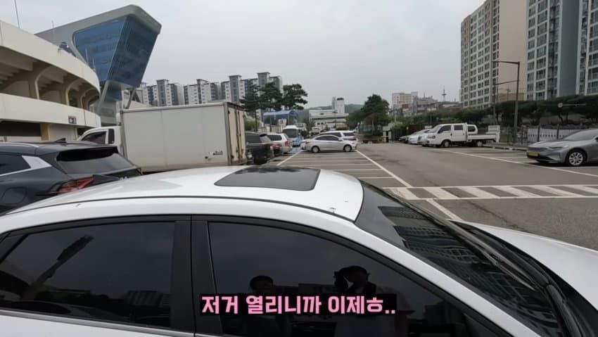 03년생 일진누나의 첫차