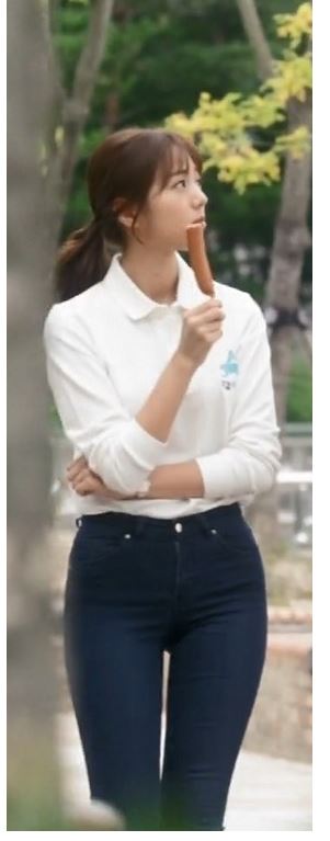 골반라인 돋보였던 채수빈 제작발표회 검스 원피스 핏