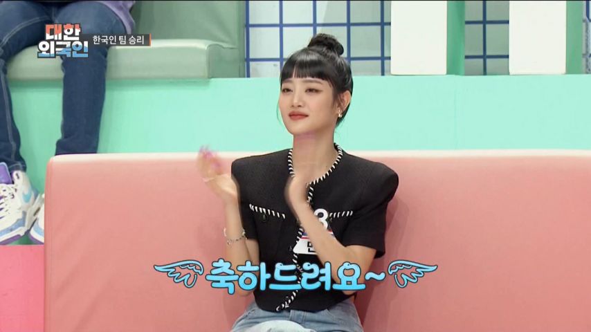 퀴즈 푸는 민니 표정