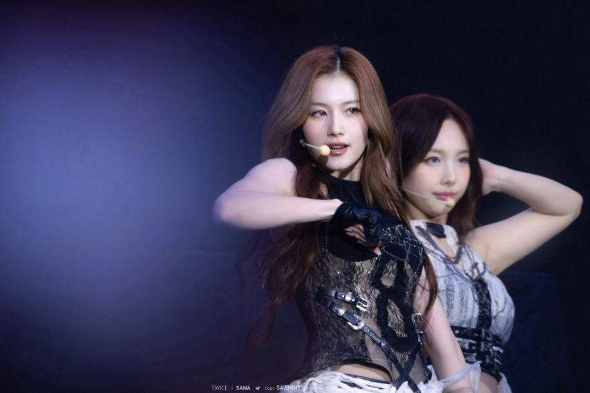 사나 트와이스 250418
