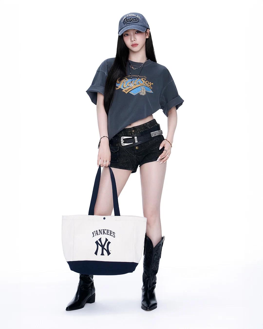 시원한 MLB 검정 탱크탑 라인이 좋은 에스파 카리나