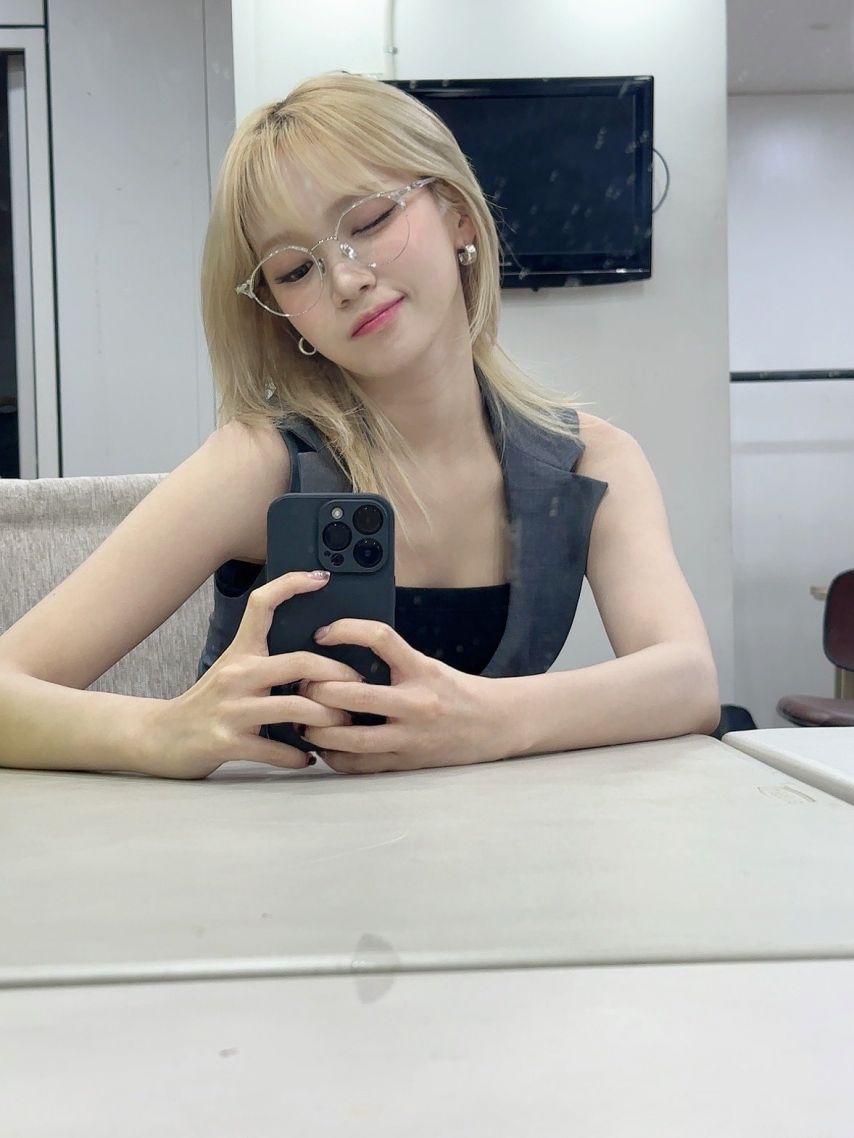 [르세라핌] 킹받는 안경 쓴 김채원