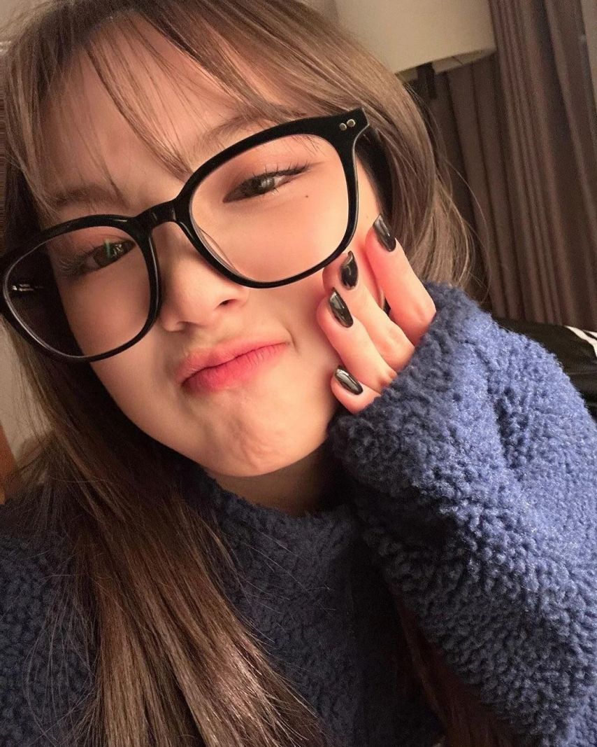 [르세라핌] 킹받는 안경 쓴 김채원
