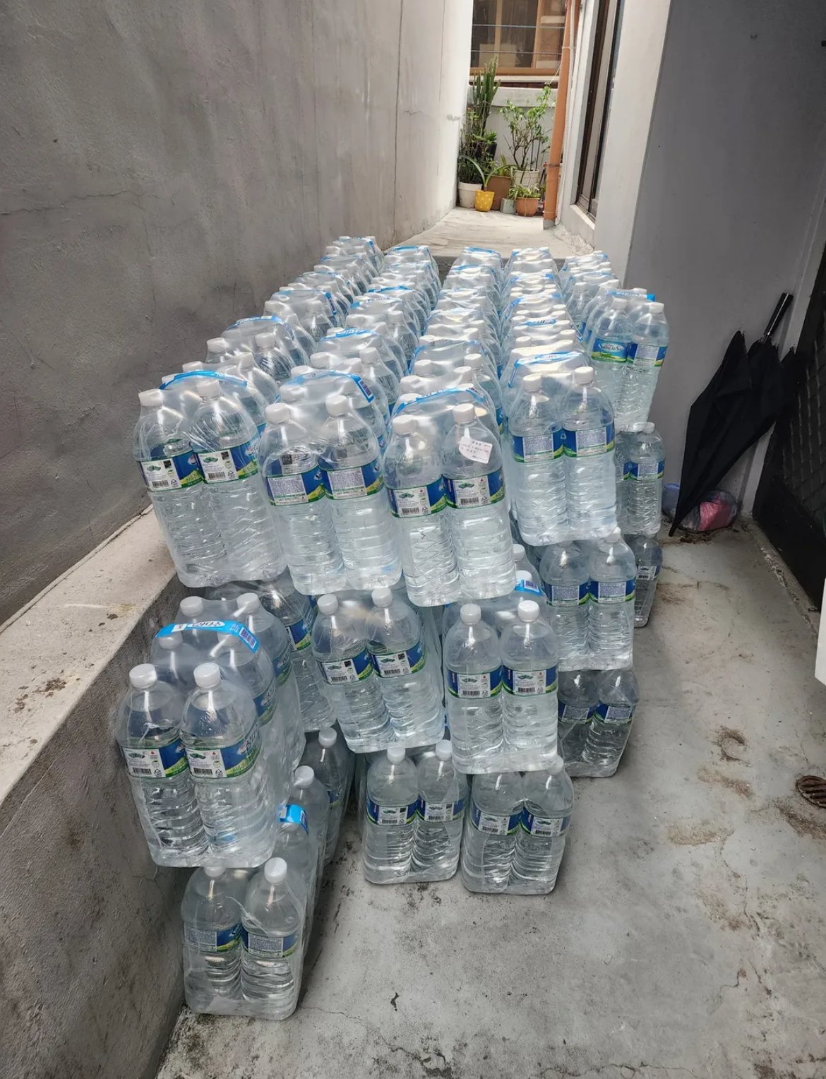 오늘자 생수 2L 6개묶음 80개 반품받은 쿠팡기사 ㄷㄷㄷㄷㄷㄷ