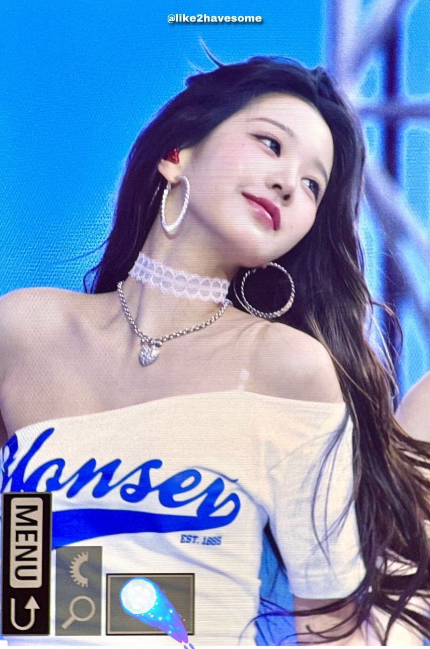 오늘자 시원한 청량의상 핫팬츠 연세대 축제 아이브 장원영