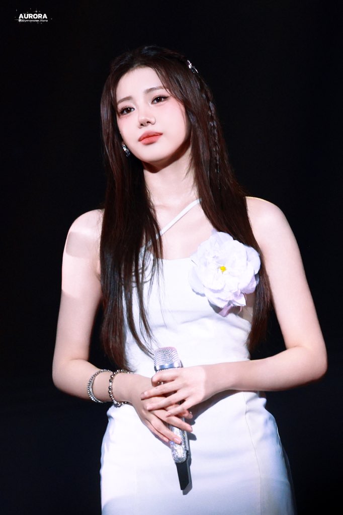 베이비몬스터 로라