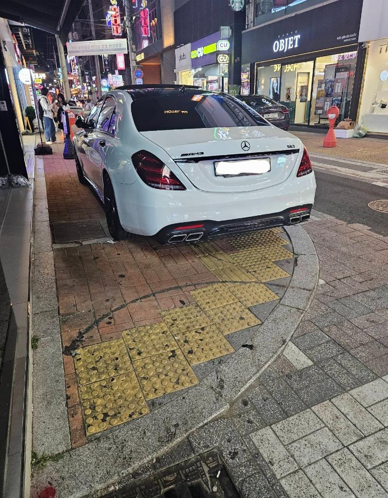 대구 동성로 인도 주차 95대 신고