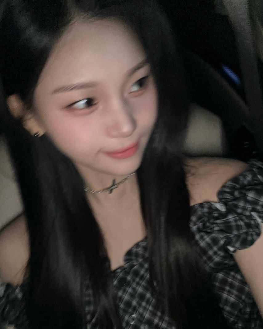 엄지 VIVIZ비비지 인별