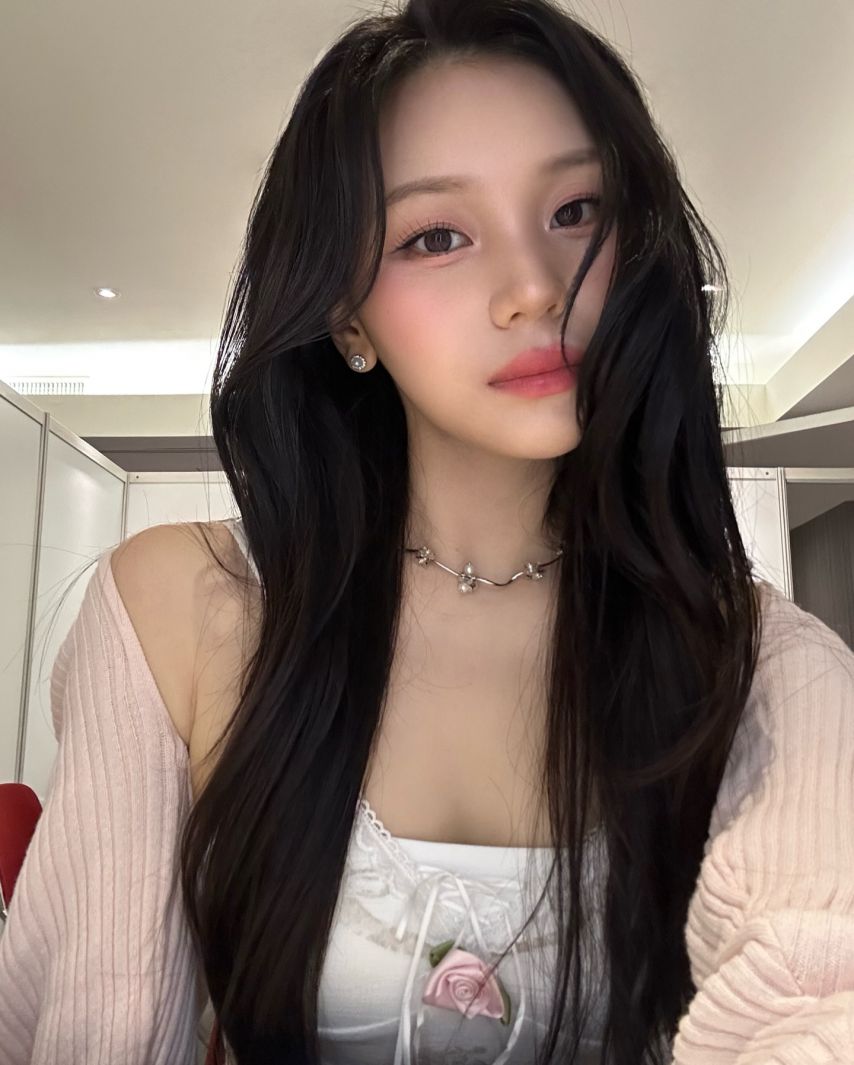 엄지 VIVIZ비비지 인별