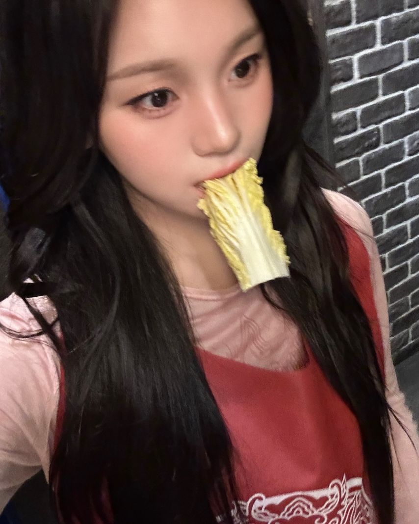 엄지 VIVIZ비비지 인별