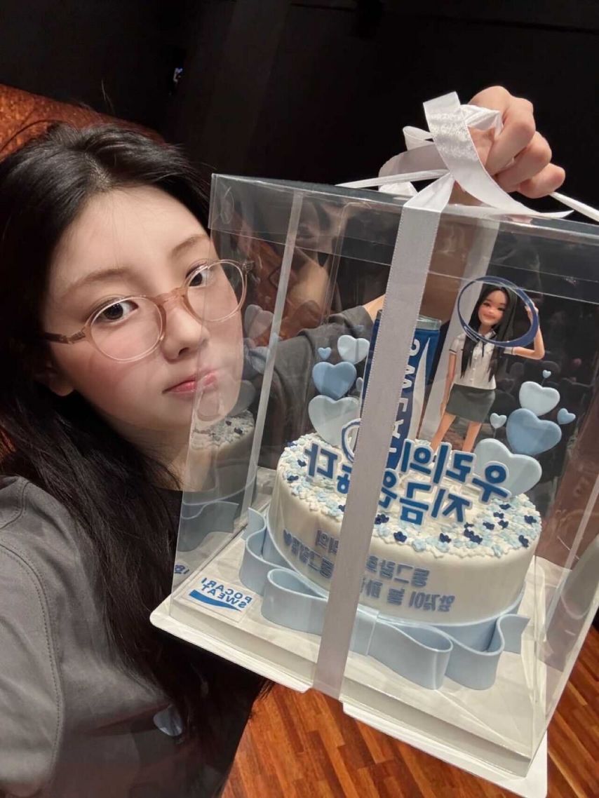 아일릿 민주,원희,모카,윤아