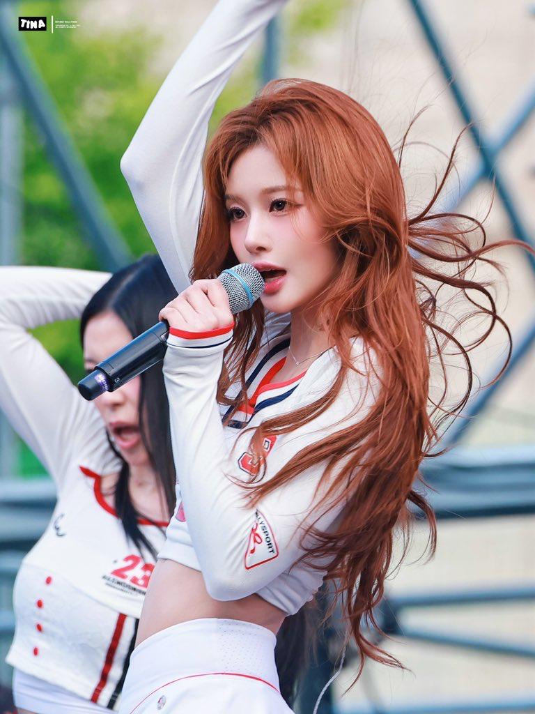 최근 대학축제에서의 엔믹스 설윤 비주얼 모음.jpg