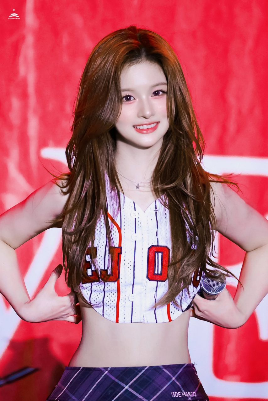 최근 대학축제에서의 엔믹스 설윤 비주얼 모음.jpg