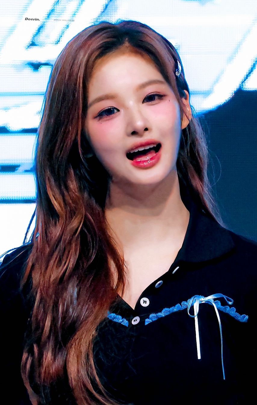 최근 대학축제에서의 엔믹스 설윤 비주얼 모음.jpg
