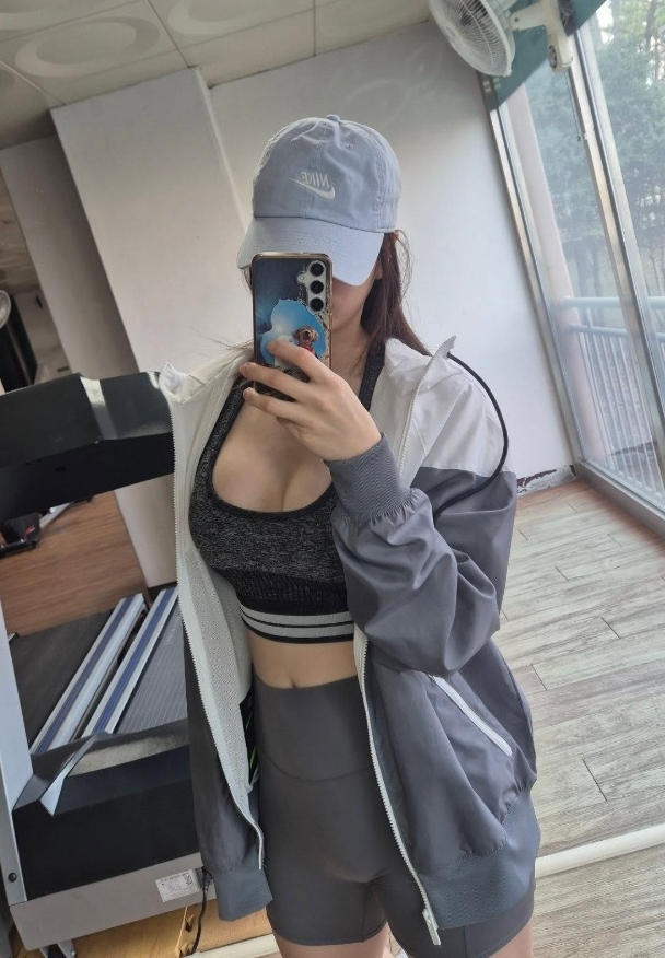 모델 MinE 선출다운 근육미 몸매