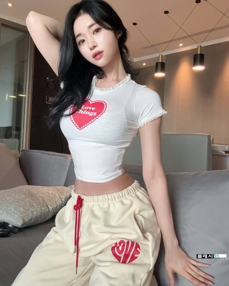 오늘 신입입니다. 잘 부탁 드립니다. DJ, 모델, 인플루언서 김채온 ㅈㄴ 예쁨