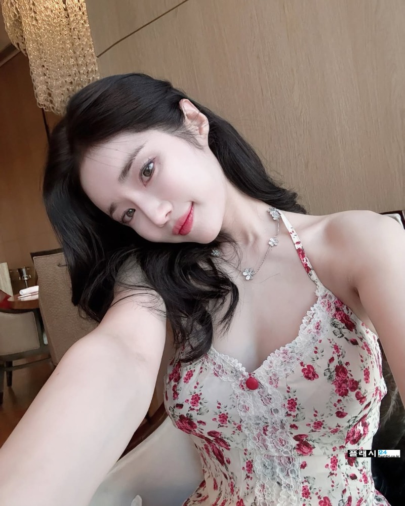 오늘 신입입니다. 잘 부탁 드립니다. DJ, 모델, 인플루언서 김채온 ㅈㄴ 예쁨