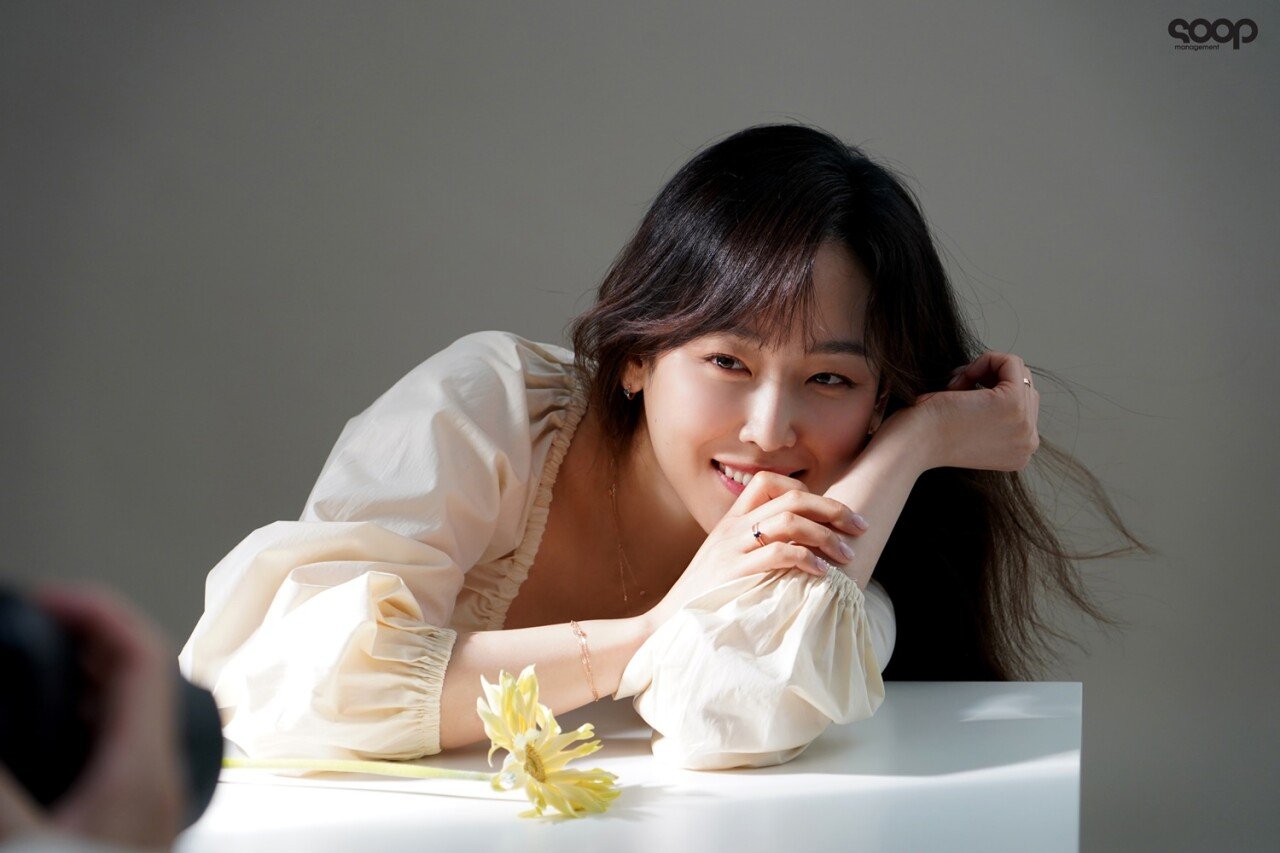 [단독]전세금 떼이고, 정치 이용까지… 배우 서현진 '이중 피해' 호소