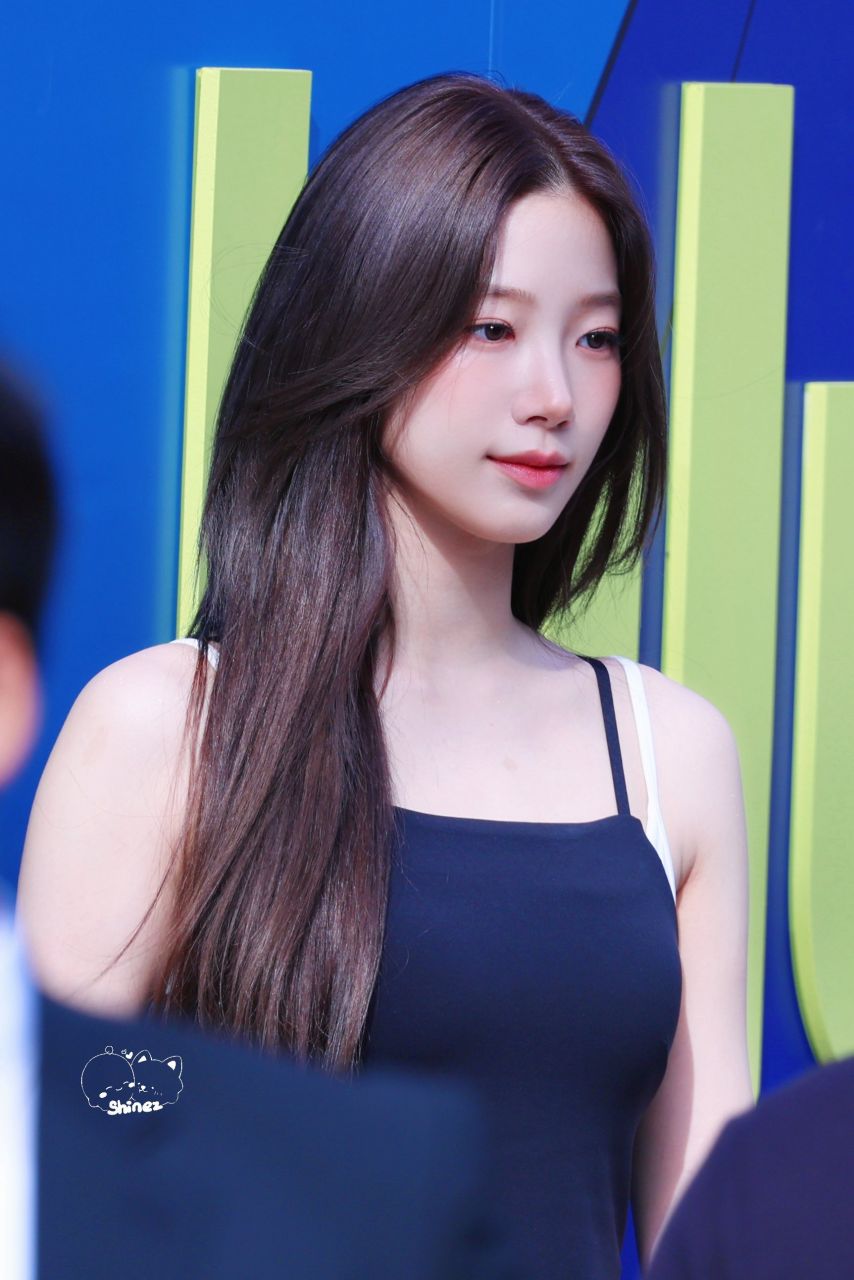 250605 르세라핌 카즈하 Lululemon 포토콜