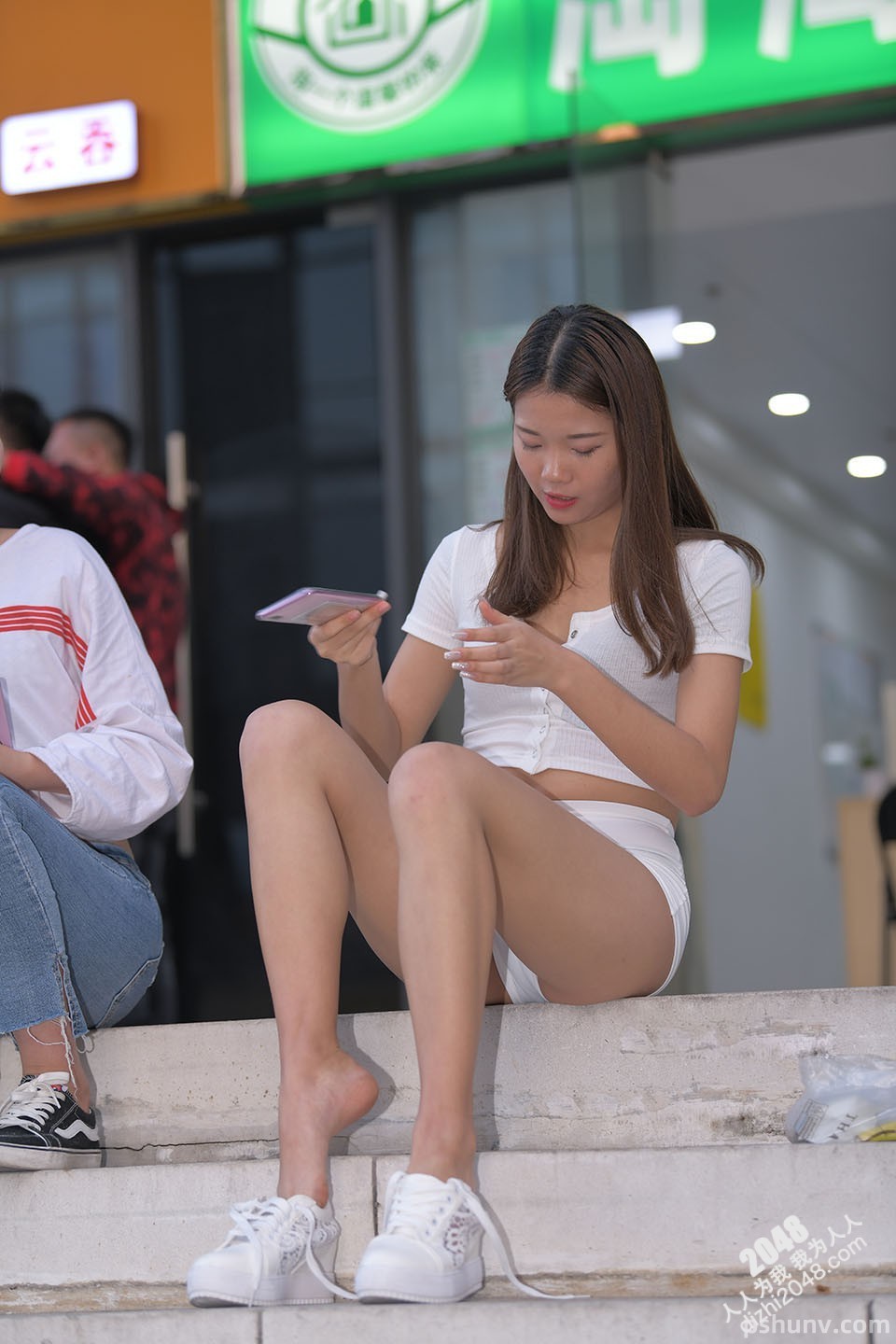 비율 좋은 슬랜더, 하얘서 시쓰루 은꼴사