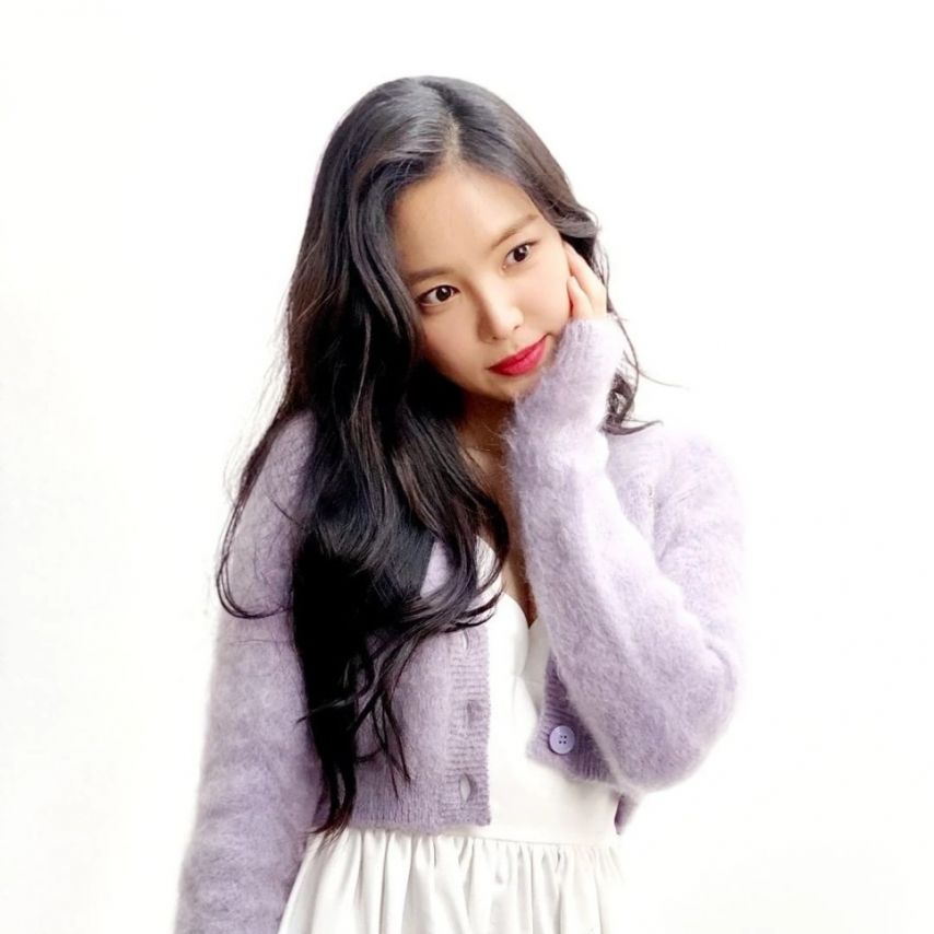 배우 손나은