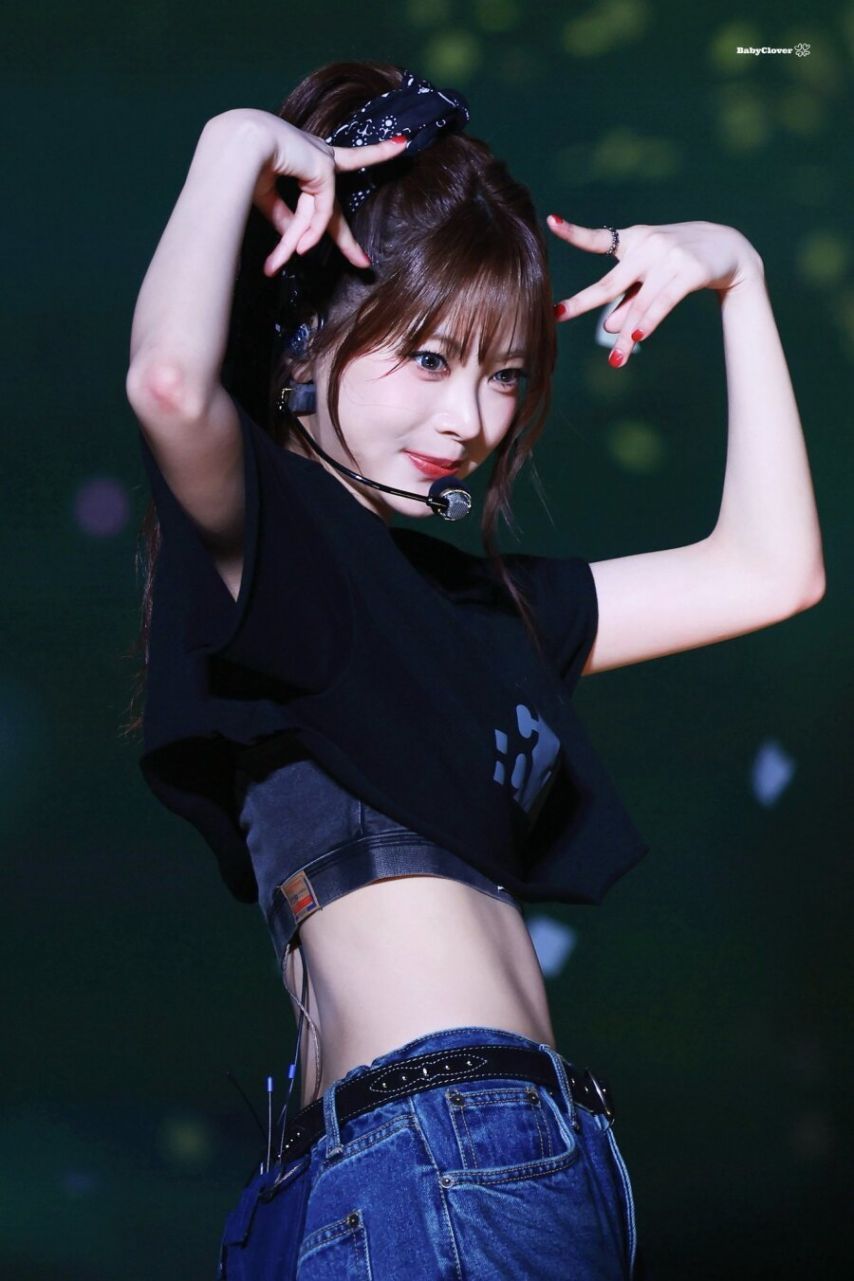 섹시한 매력 발산하는 르세라핌 콘서트 홍은채