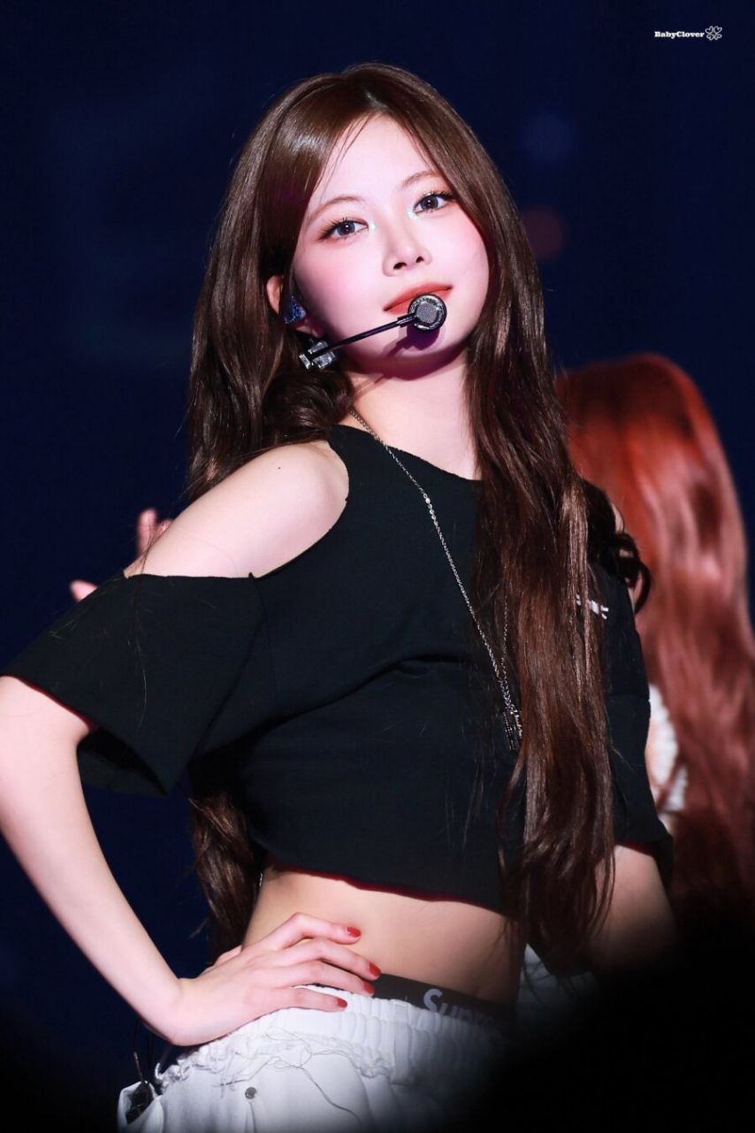 섹시한 매력 발산하는 르세라핌 콘서트 홍은채
