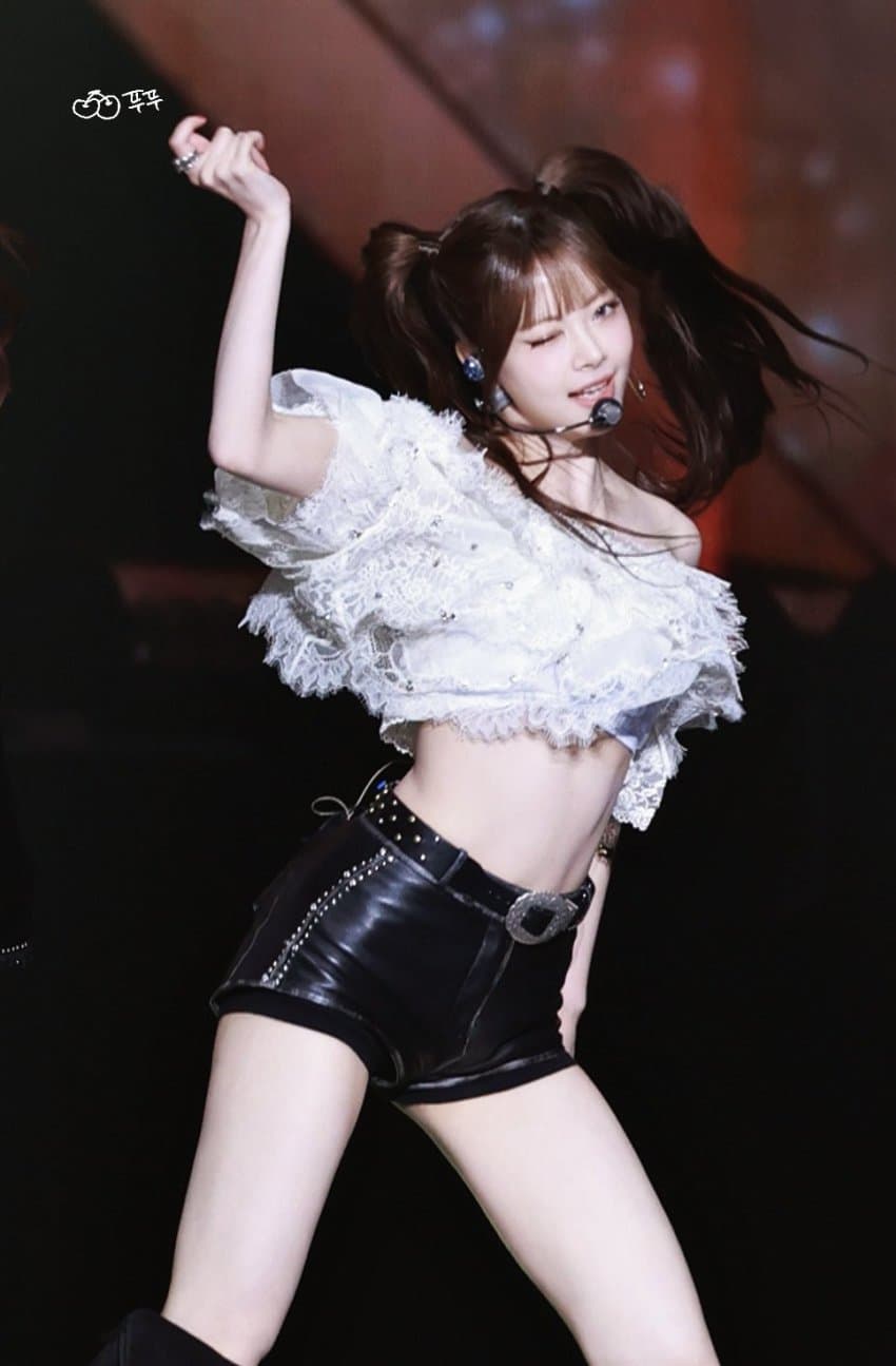 섹시한 매력 발산하는 르세라핌 콘서트 홍은채